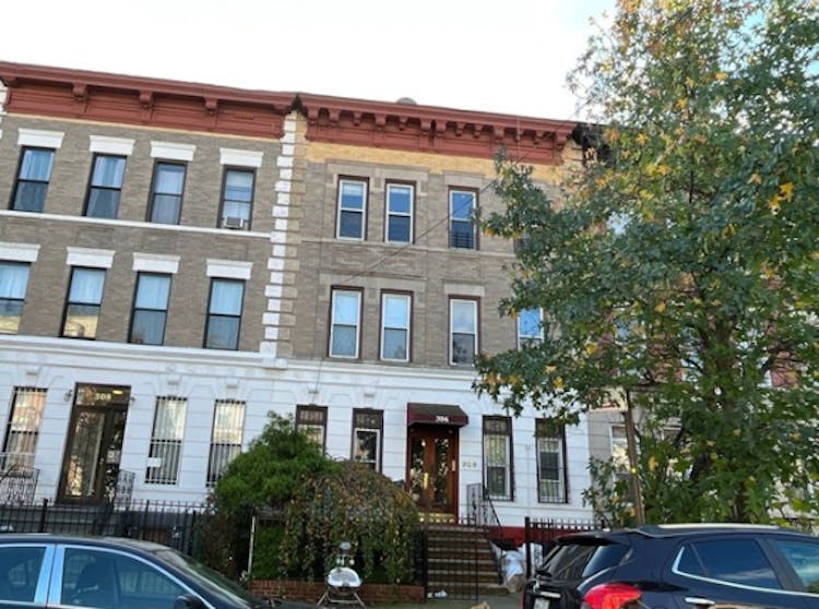 306 Lincoln Rd 2L, Brooklyn, NY, 11225, USA